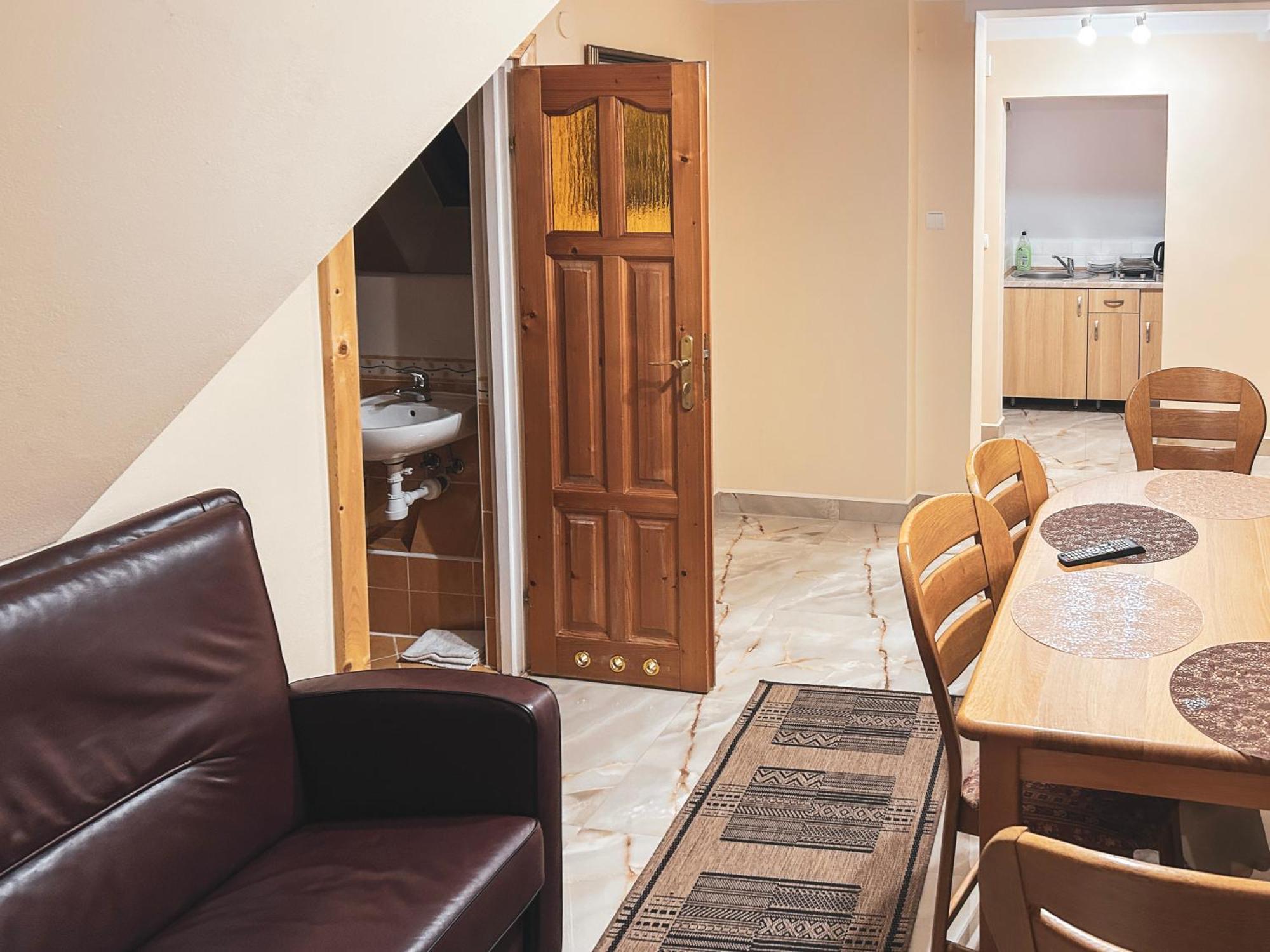 Gosciniec Na Rowni Apartment *