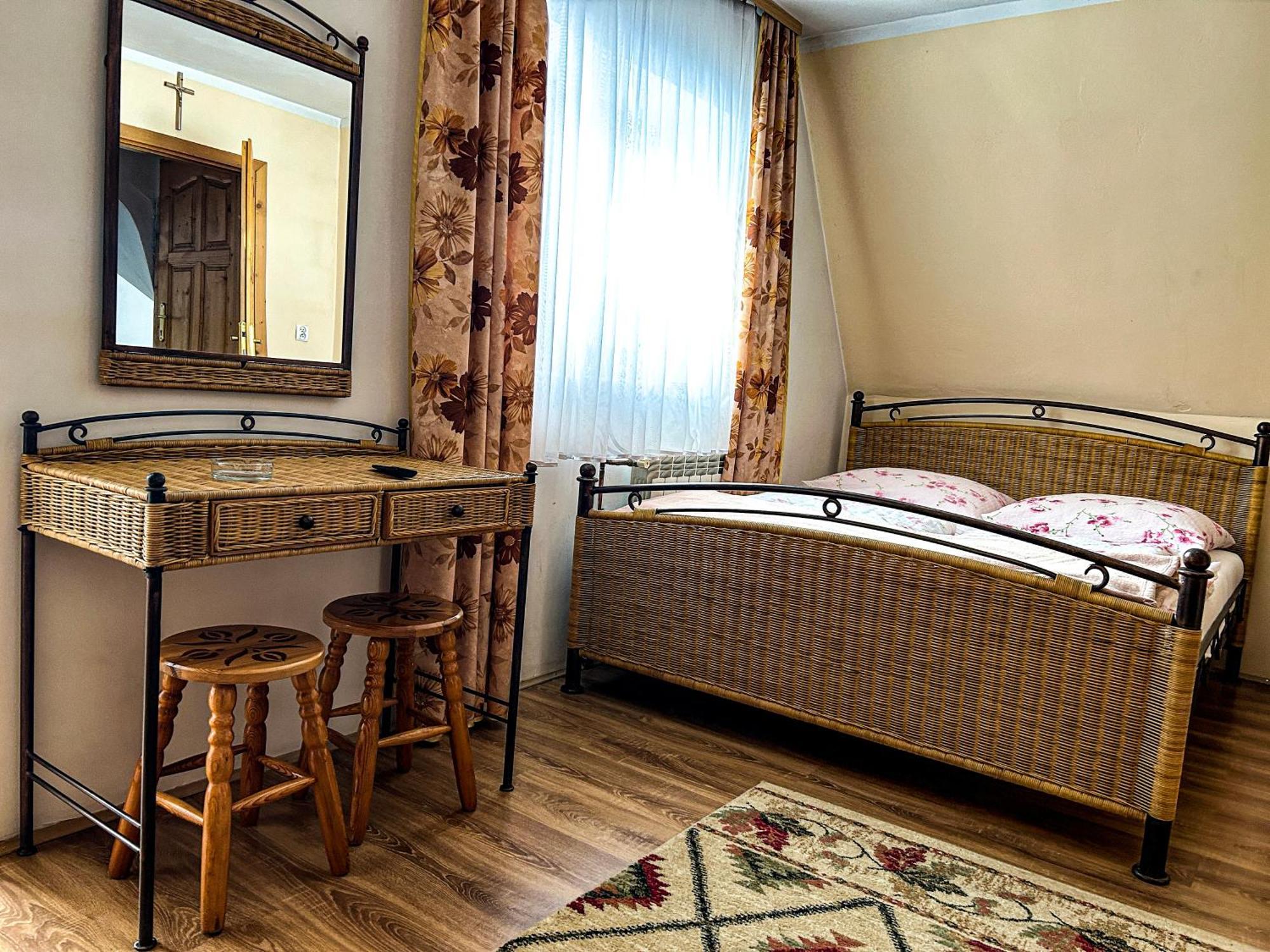 Gosciniec Na Rowni Apartment *